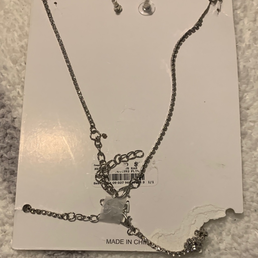NEW- Nicole Miller Elegant Silver Floral Jewelry Set - Picture 5 of 5
